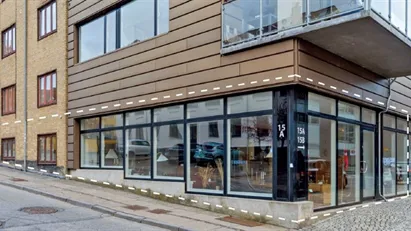 Erhvervslejemål beliggende i markant ejendom - i alt 250 kvm - kan evt. opdeles