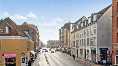 Flot lejemål i klassisk stil på Amagerbrogade