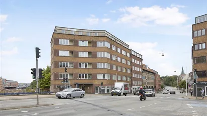 Butikslokale med attraktiv beliggenhed og stor synlighed centralt på Vesterbro